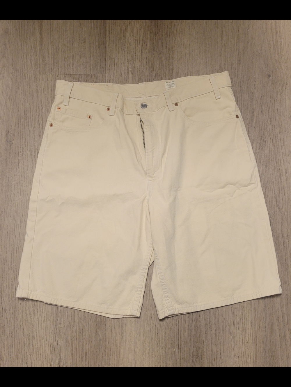 Levi's Strauss Vintage Men’s Cream Flat-Front Cotton Shorts Relaxed Fit Size 38
